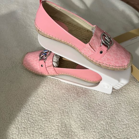 New - Picture 2 of 2